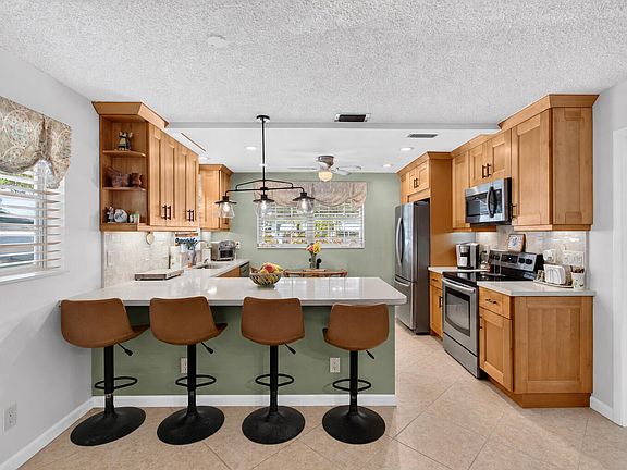 2nd image of 842 Meadowlark Lane