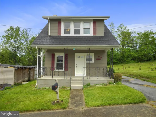 418 W 5th St, Waynesboro, PA 17268
