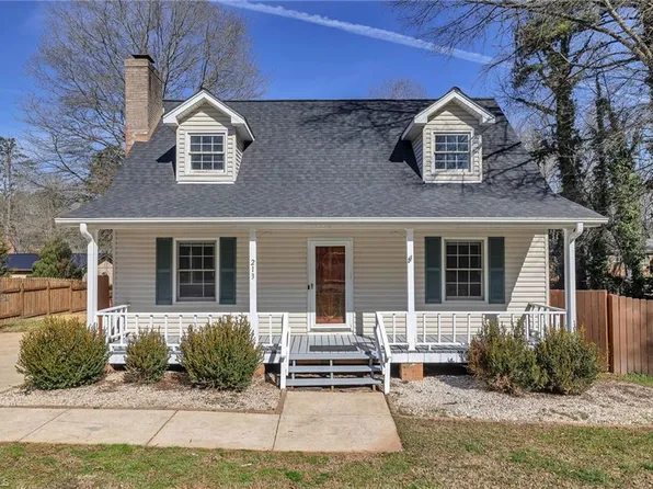 213 Sharon Ln, Randleman, NC 27317