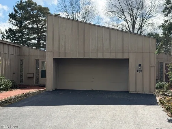 663 Sonora Ct, Berea, OH 44017