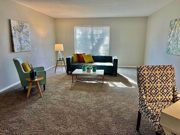 3rd image of 928 Hoover Village Dr APT B