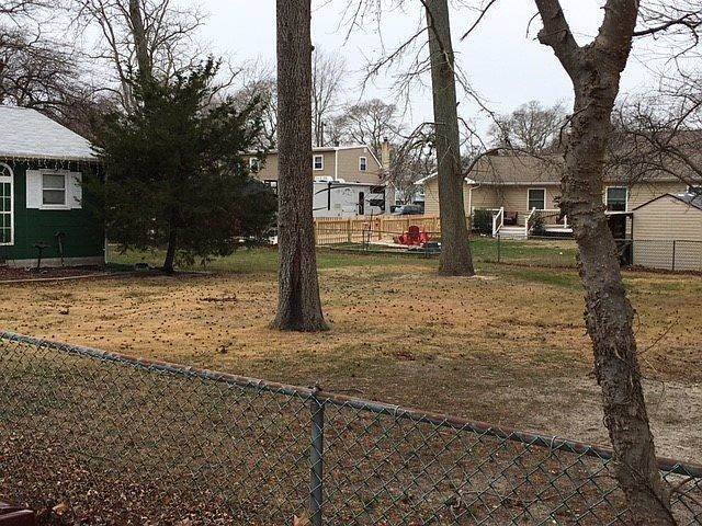 2nd image of 560 May Ave