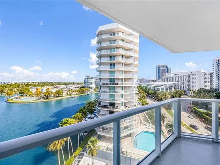 5880 Collins Ave #1007 — Photo 4