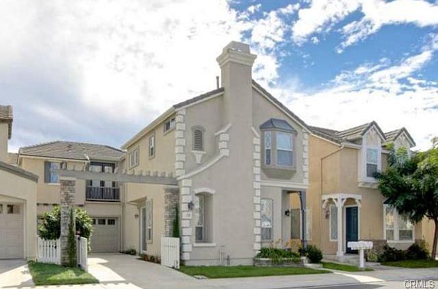 1st image of 12 Leeds Ln