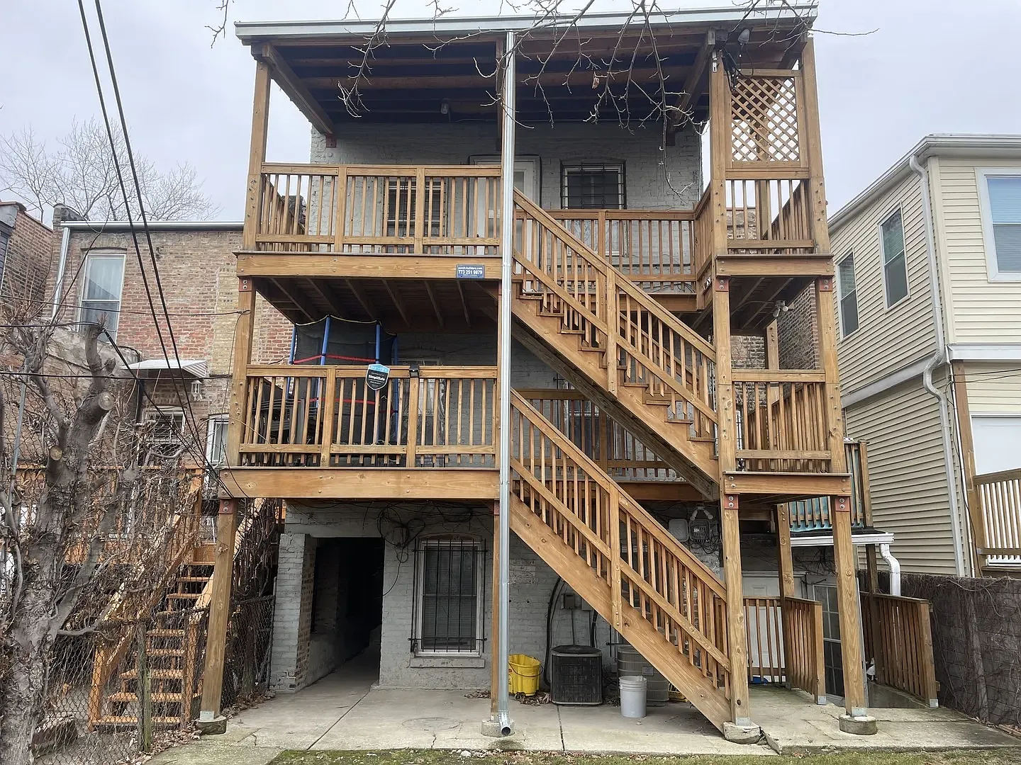 3 bed, 800 sqft, $2,400 — Photo 2
