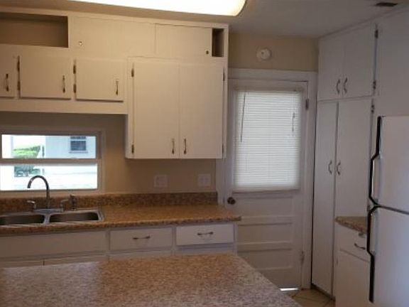 3rd image of 11812 Carmen Ave