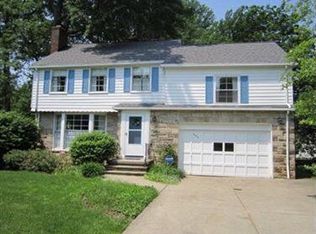 684 Quilliams Rd, Cleveland Heights, OH 44121