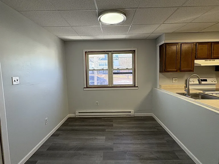 563 Washington Ave — Photo 5