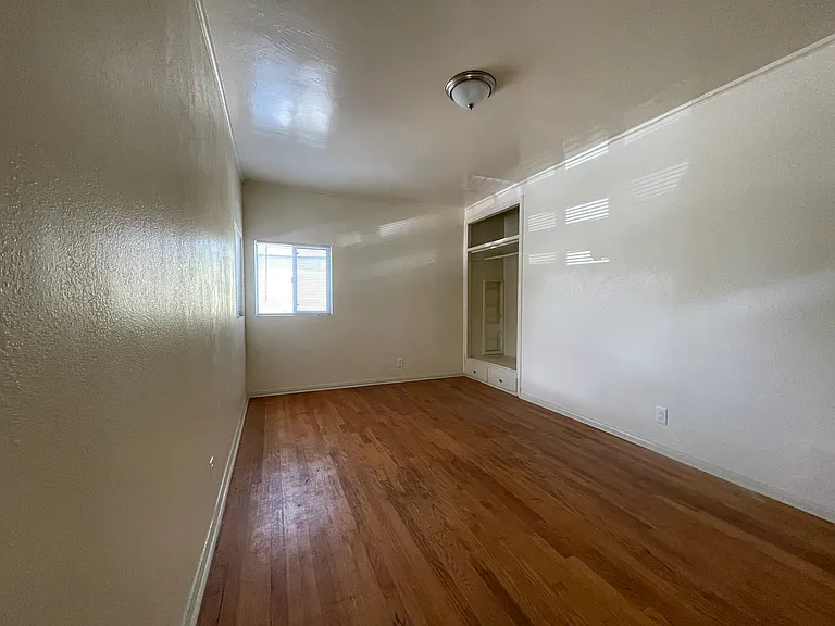 2835 Obama Blvd — Photo 2