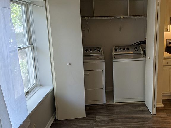 Washer and dryer included in eat-in kitchen