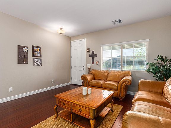 5th image of 993 W Empress Tree Ave