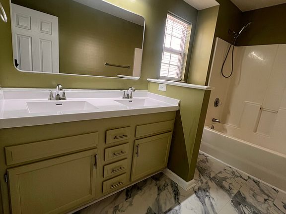 5th image of 4414 River Forest Ln