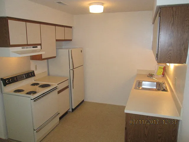 Eastwood Village Apartments — Photo 52