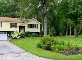 40 Arrowhead Dr, Griswold, CT 06351