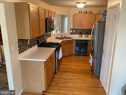 2nd image of 2638 Stanford Pl