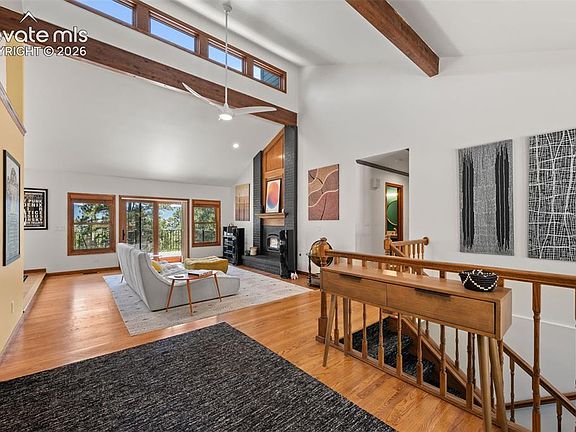 4th image of 1675 Oakwood Dr
