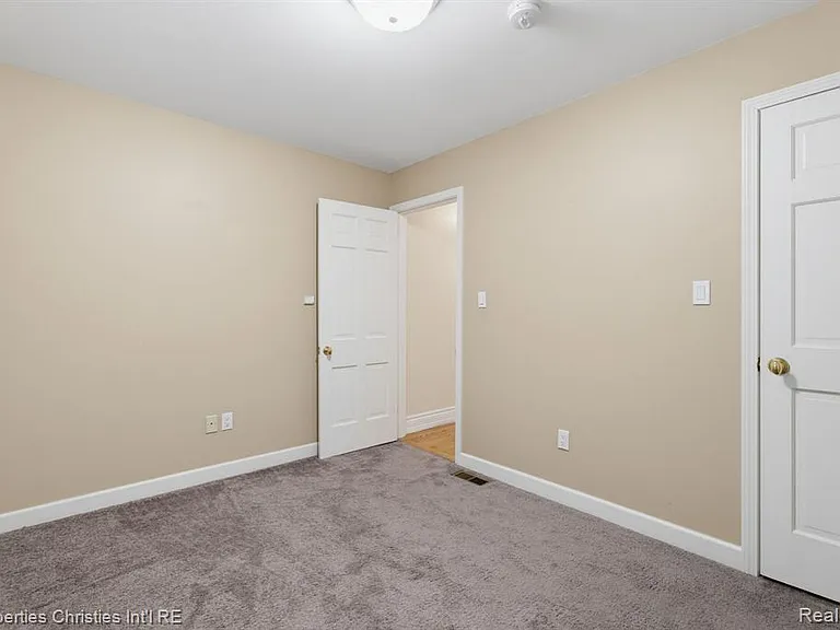 1688 Northlawn Blvd — Photo 27