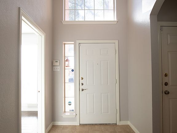 2nd image of 2908 Pioneer Park Dr