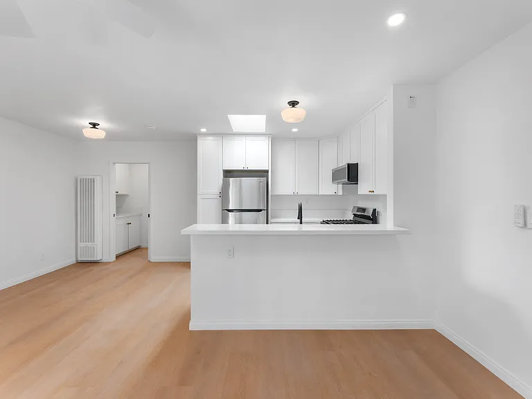 Valeria Apartments — Photo 18