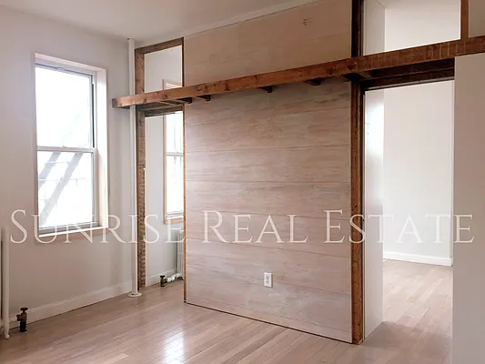 Rented by Sunrise Real Estate | media 25