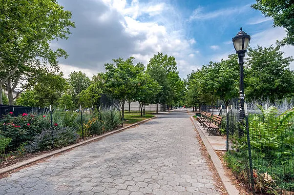 Rented by Kingsland Properties | media 8