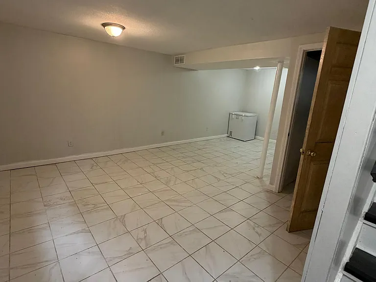 3770 Brewster St — Photo 22