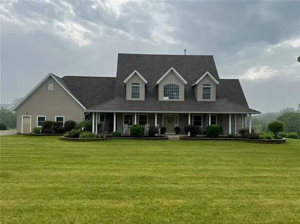 4247 S 74th Hwy, Newton, IA 50208