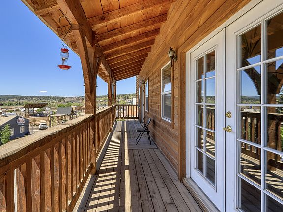 4th image of 450 Lewis St #17953010
