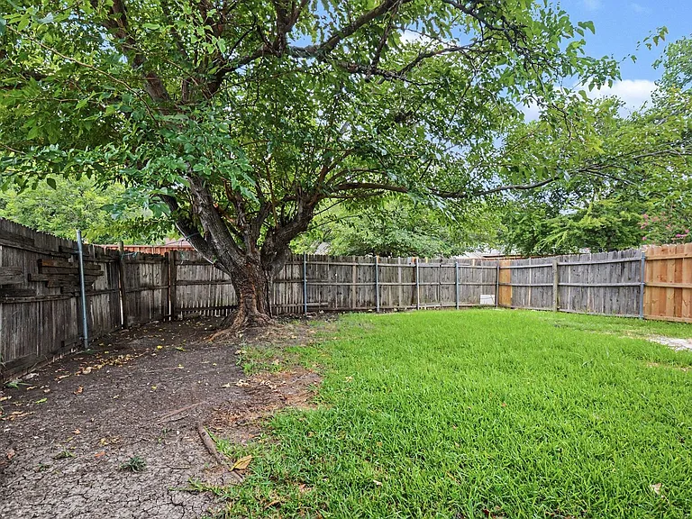 4237 Foliage Dr — Photo 32