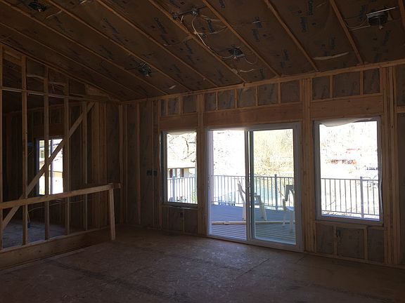4th image of 235 Cottontail Dr