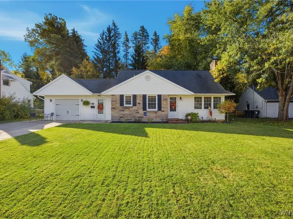 29 Rainbow Ter, Orchard Park, NY 14127