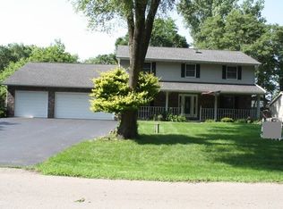 672 W Hillcrest Rd, Deer Park, IL 60074