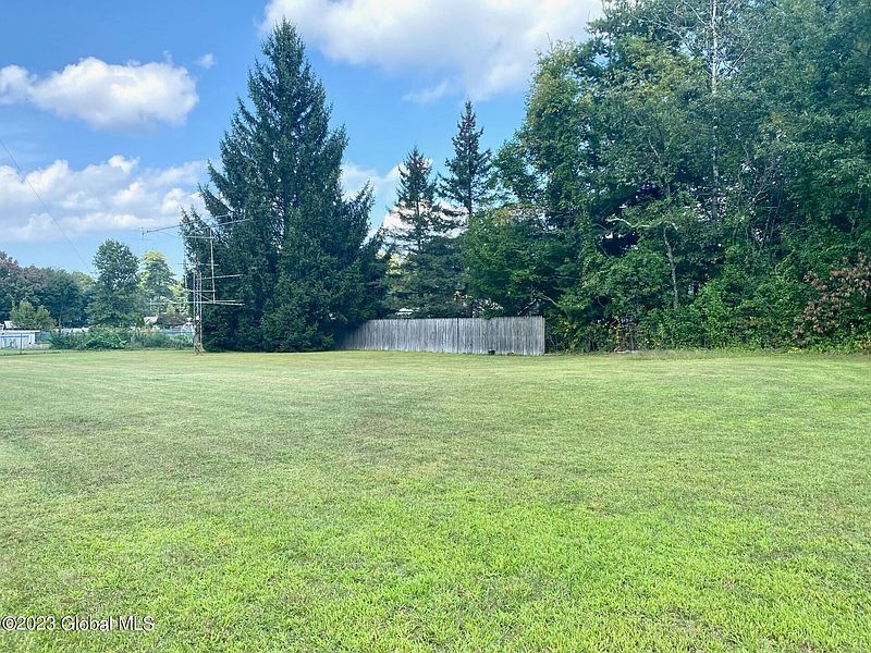 3rd image of 8 Wintergreen Road