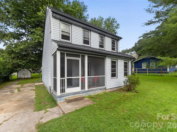 131 Spencer St, Clyde, NC 28721