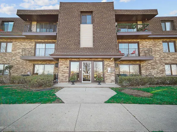 10820 S Kilpatrick Ave, Oak Lawn, IL 60453