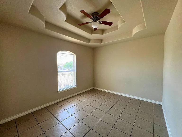 3008 E Stewart St — Photo 4