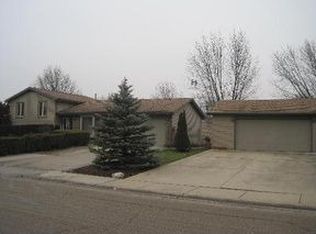 1115 Millbrook Dr, Lake Zurich, IL 60047