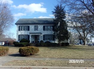 454 S 5th St, Watseka, IL 60970