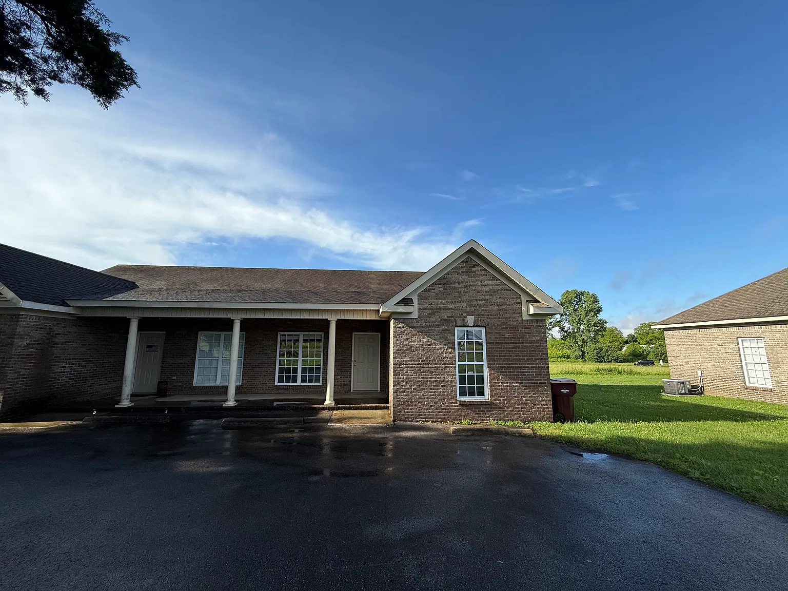 28128 State Line Rd E — Photo 2