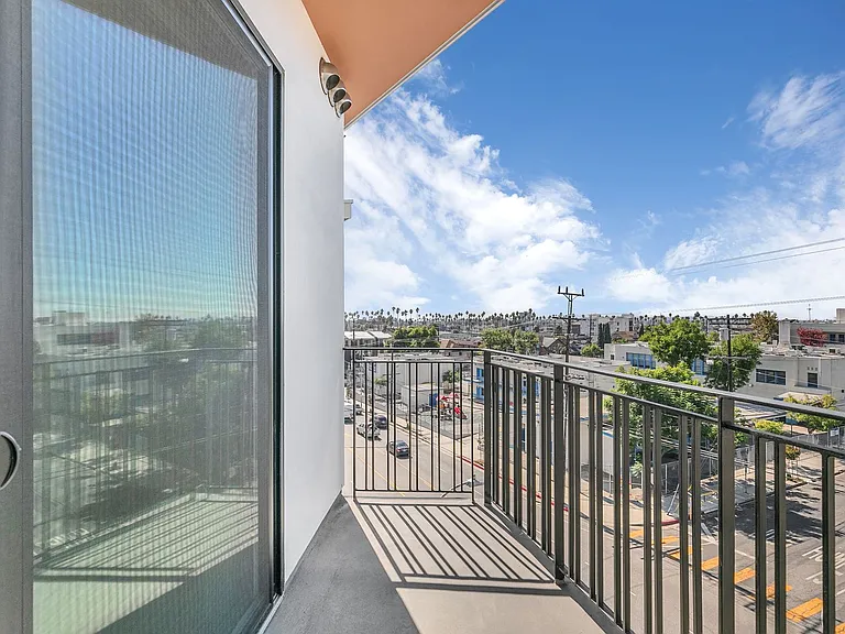 825 Coronado-Building — Photo 80