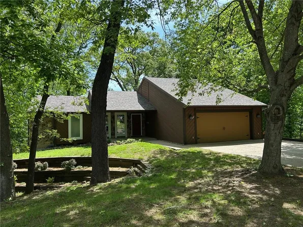 1007 S Adams St, Nevada, MO 64772
