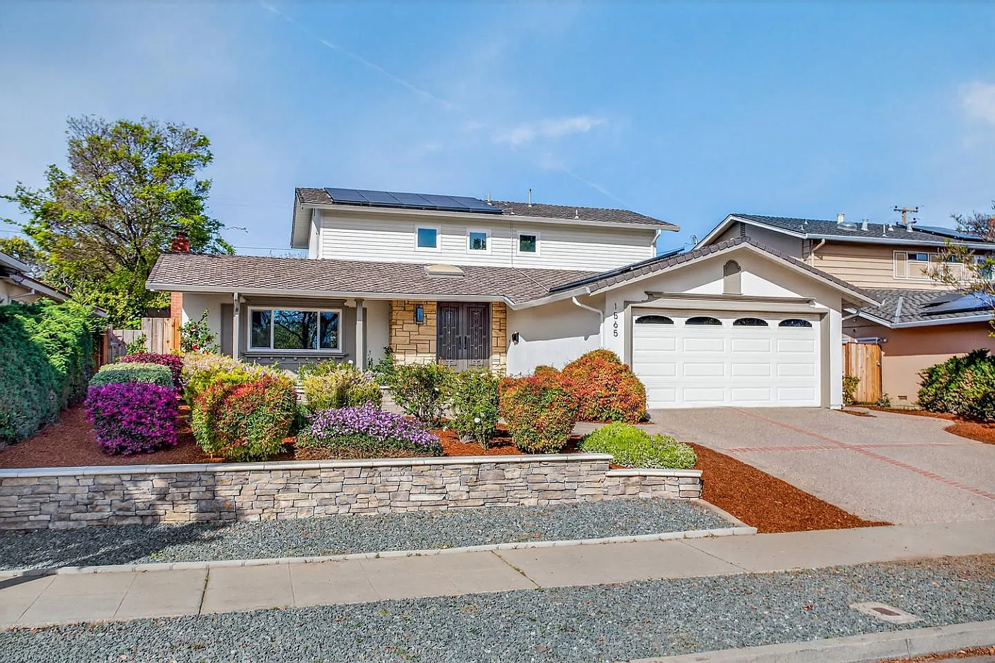 1565 Blackhawk Dr photo 1