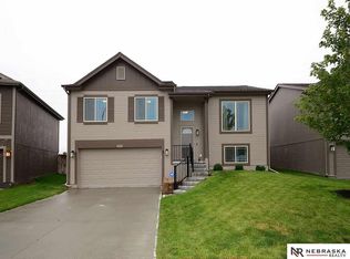 19514 R St, Omaha, NE 68135