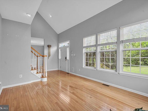 5th image of 20 Saint Andrews Ct