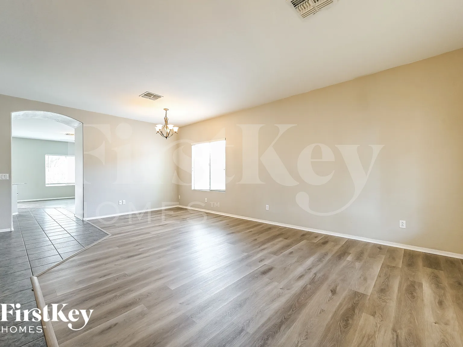 4 bed, 2.0 bath, 1930 sqft, $2,000 — Photo 3