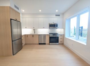 6 Kirknewton Rd #101, Toronto, ON M6E3Y1