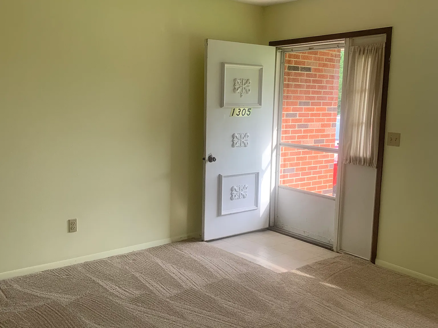 2 bed, 838 sqft, $1,200 — Photo 2
