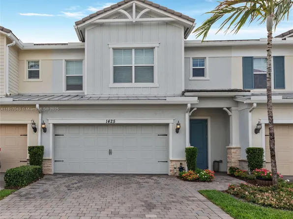 1425 Silk Oak Dr, Hollywood, FL 33021