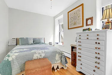Rented by R New York