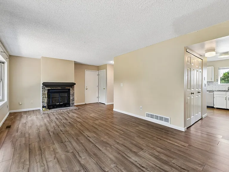 19724 E Loyola Cir — Photo 10